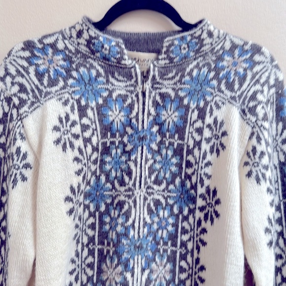 INTIWARA vntg floral Patterned alpaca wool Sweater in Blue, taupe, and White - Picture 3 of 7